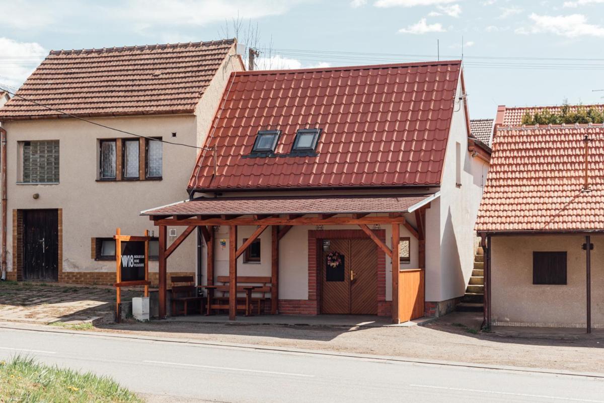 Penzion Vinarstvi W18 Вельке-Биловице Экстерьер фото